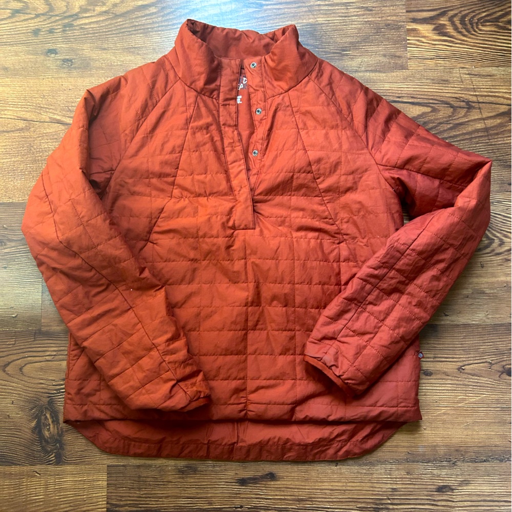 Mountain hardware insulated pullover. Women’s size medium. Lightly worn.